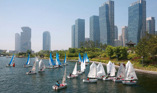 ▲ ▲ 송도국제도시 바닷가에서 열린 딩기요트대회 ⓒ뉴데일리