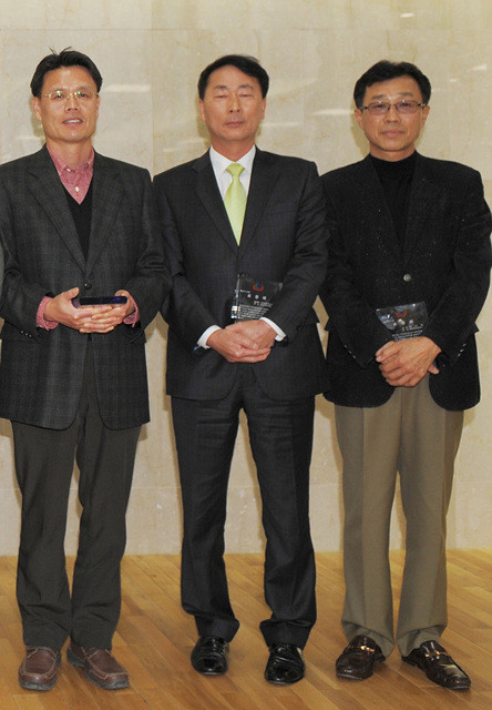 ▲ 청도군은 지방세 성실납세자를 선정해 표창패 수여했다.ⓒ청도군 제공