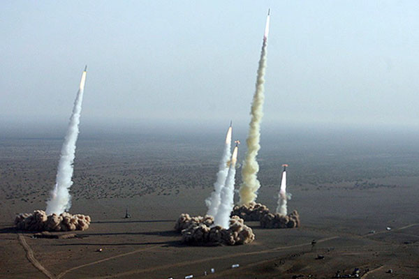 ▲ 이란의 지대지 미사일 발사시험 장면. 이란은 북한에 핵개발 비용으로 20억 달러를 지불한 뒤, 자신들의 핵무기 개발과 미사일 개발에 도움을 받고 있다. ⓒI24뉴스 TV 보도화면 캡쳐
