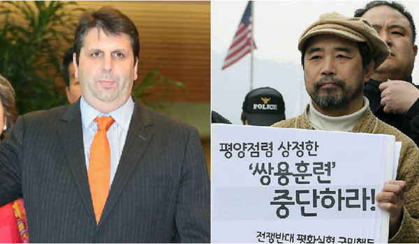 ▲ 마크 리퍼트 주한 美대사와 테러범 김기종. ⓒ싱가포르 스트레이트 타임스 보도화면 캡쳐