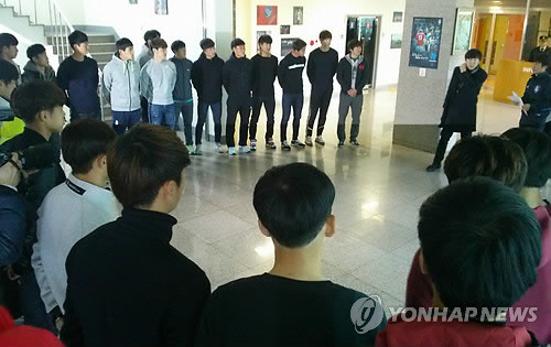 ▲ 신태용 감독이 9일 파주NFC(국가대표 트레이닝센터)에서 22세 이하 축구대표팀을 소집, 인사말을 건네고 있다.ⓒ연합뉴스