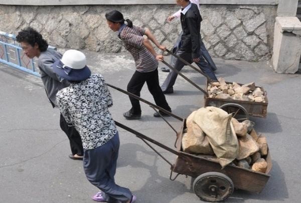 ▲ 북한정권이 강제로 시행하는 주민 노력동원  (자료사진)