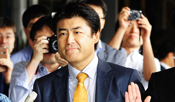 ▲ 2014년 8월 박근혜 대통령과 정윤회 씨 간의 '밀회'를 기사화한 뒤 우파시민단체의 고발에 따라 검찰에 출석하는 가토 다쓰야 前산케이신문 서울지국장. ⓒ홍콩 사우스차이나모닝포스트 보도화면 캡쳐