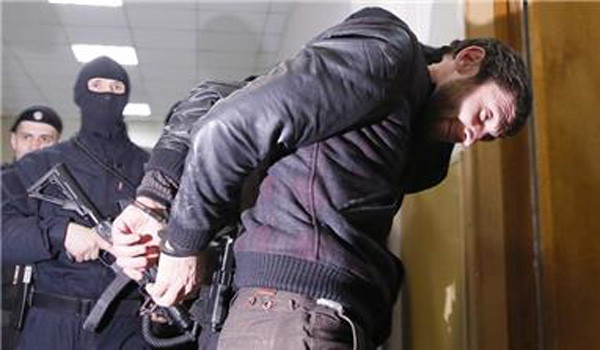 ▲ 넴초프 前러시아 부총리 암살 용의자를 체포하는 러시아 연방보안국(FSB) 특수부대. ⓒ알 자지라 영문판 보도화면 캡쳐