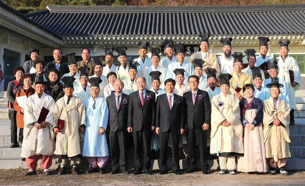 ▲ 허기도 군수가 선비대학 학생들을 격려하는 간담회를 하고 있다