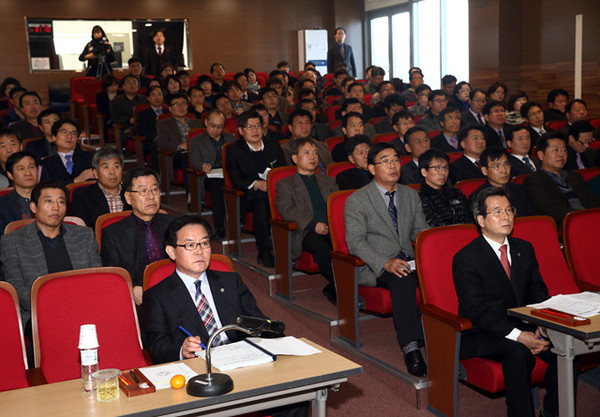 ▲ 칠곡군은 지난 9일 2015년 공모사업 및 2016년 국가예산 확보 보고회를 가졌다.ⓒ칠곡군 제공