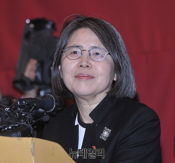 ▲ 김영란 전 국민권익위원장이 10일 오전 서울 마포구 서강대학교 다산관에서 '김영란법' 통과에 대한 입장을 밝히고 있다.ⓒ뉴데일리 정재훈 기자