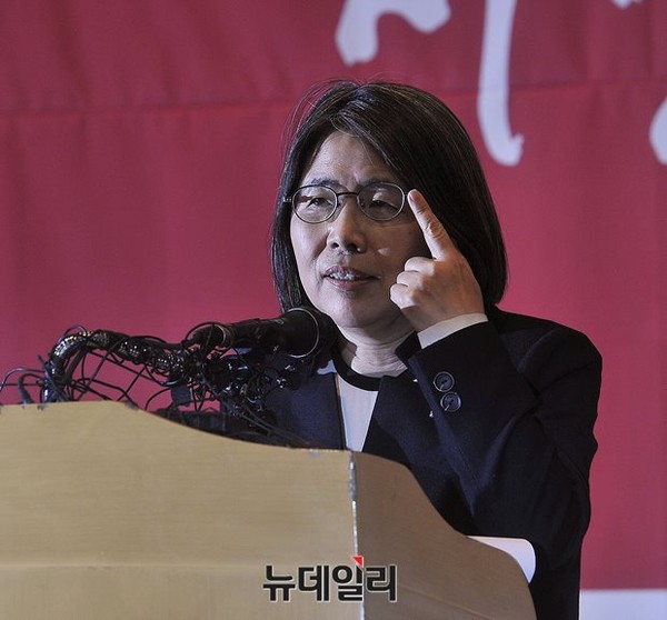 ▲ 김영란 전 국민권익위원장이 10일 오전 서강대학교 다산관에서 기자회견 열고 김영란법에 대한 입장을 밝히고 있다.ⓒ뉴데일리 정재훈 기자