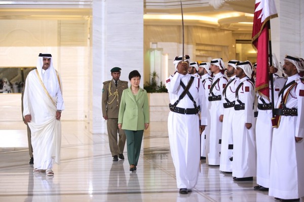 ▲ 카타르 공식환영식에 참석하고 있는 박근혜 대통령. ⓒ청와대 페이스북