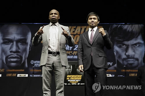 ▲ 플로이드 메이웨더와 매니 파키아오(오른쪽).ⓒ연합뉴스