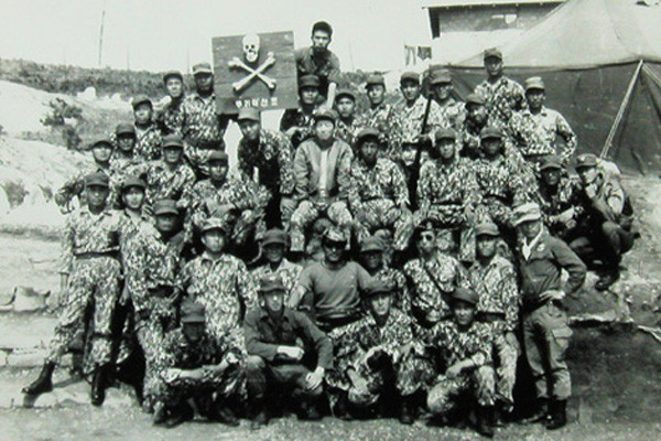 ▲ 김일성 암살과 주석궁 폭파를 위해 창설한 실미도 684 부대원 사진. 이들은 공군 2325전대에게 교육을 받았다. ⓒ과거 언론보도 캡쳐