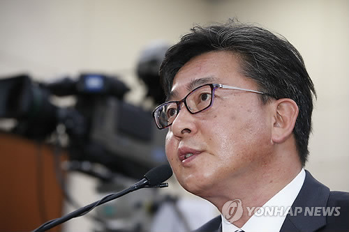 ▲ 홍용표 통일부 장관 후보자가 11일 오전 국회 외교통일위원회에서 열린 인사청문회에서 의원들의 질의에 답변하고 있다. ⓒ사진 연합뉴스