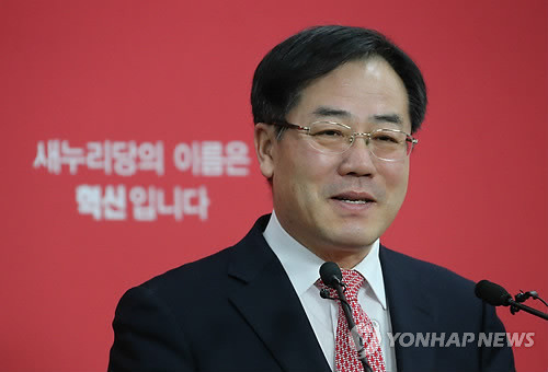 ▲ 정 승 전 식품의약품안전처장이 15일 새누리당 여의도 당사에서 기자회견을 통해 