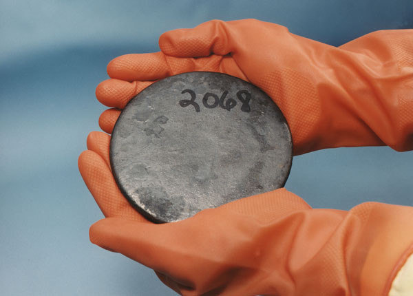 ▲ 정제된 고농축 우라늄(HEU). 쉽게 말하면 이 HEU를 모아 핵폭탄을 만들 수 있다. ⓒ위키피디아 공개사진