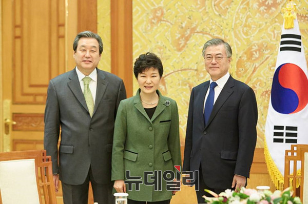 ▲ 박근혜 대통령(가운데)은 17일 오후 청와대에서 새누리당 김무성(오른쪽), 새정치민주연합 문재인 대표와 함께 3자 회동을 가졌다. ⓒ뉴데일리