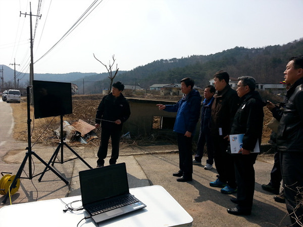 ▲ 이창재 산림청 산림자원국장이 재선충병 방제 및 확산 예방을 위해 관계자들과 방제 현장 점검에 나섰다.ⓒ영덕군 제공