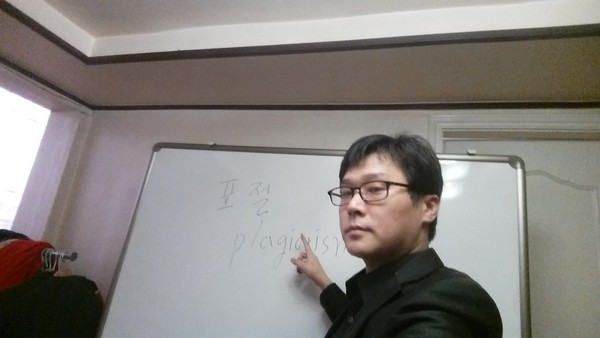 ▲ 김상률 청와대 교문수석의 논문 표절 여부를 검증한 황의원 연구진실성검증센터장. ⓒ사진 연구진실성검증센터 제공