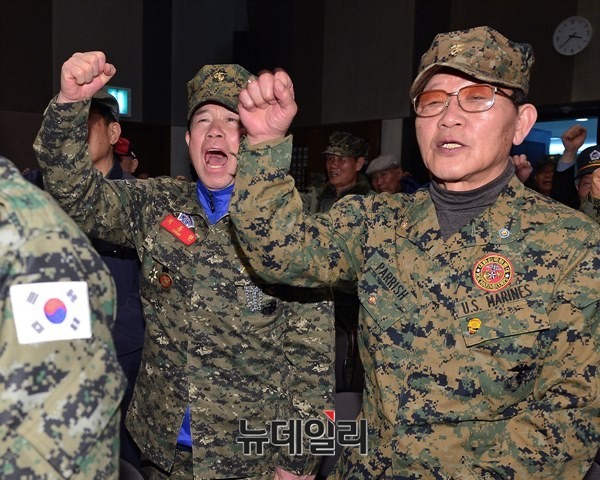 ▲ 종북세력 척결 구호를 외치고 있는 고엽제전우회 회원들. ⓒ뉴데일리 정상윤 기자