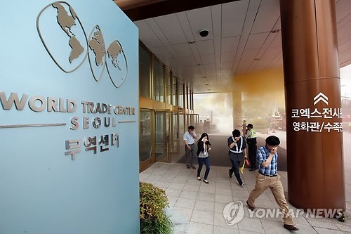 ▲ 서울 삼성동 트레이드타워에서 열린 민방위 대피 훈련.ⓒ 사진 연합뉴스