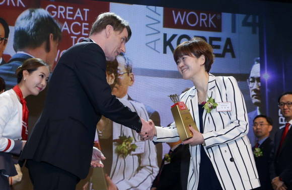 ▲ 2014 대한민국 여성이 일하기 좋은 기업 대상 '맥도날드' ⓒ맥도날드