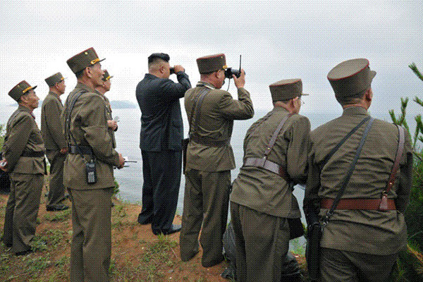 ▲ "야, 풍선 날아오냐?" 김정은 집단은 대북전단을 가장 두려워한다. 주민들이 진실을 알게 될까봐서다. ⓒ北선전매체의 인민군 보도화면 캡쳐