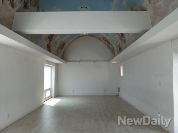 ▲ 서세원이 담임을 맡았던 솔라그라티아 교회의 내부 전경. 현재 이곳에는 다른 사무실이 입주해 있다.   ⓒ 뉴데일리 조광형 기자