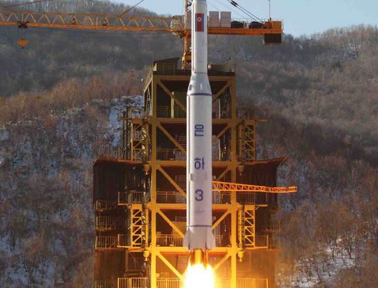 ▲ 북한 대포동 미사일 발사 장면. 대포동 미사일의 해외판매 가격은 최소한 1억 달러 이상인 것으로 알려져 있다. ⓒ北선전매체 화면캡쳐