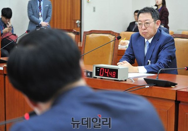 ▲ 이석수 특별감찰관 후보자가 24일 국회 법사위에서 열린 인사청문회에 참석해, 의원들의 질의를 경청하고 있다. ⓒ뉴데일리 이종현 기자