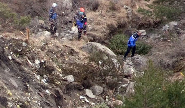 ▲ 사고 현장으로 급파된 프랑스 구조대. 사고 지역은 해발 2,000m가 넘는 산악지대다. ⓒ프랑스 24 TV 보도화면 캡쳐