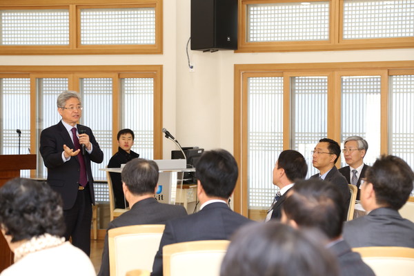 ▲ 금오공대가 이철우 국회의원을 초청해 ‘혁신단지가 지역산업체에 미치는 영향’이라는 특강을 들었다. ⓒ금오공대 제공