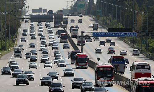 ▲ 고속도로를 달리는 자동차들.ⓒ연합뉴스