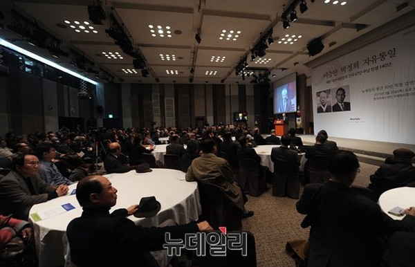 ▲ 조갑제 대표의 강연을 듣는 청중들. ⓒ뉴데일리