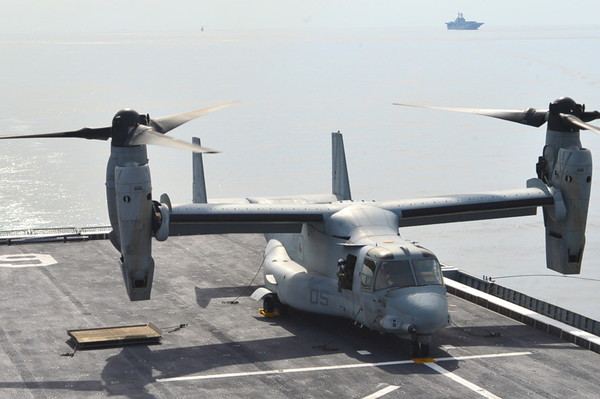 ▲ 26일 한미 연합상륙훈련에 참가한 미 해병대 MV-22 오스프리 수송기가 독도함에 착륙하고 있다.ⓒ해군본부