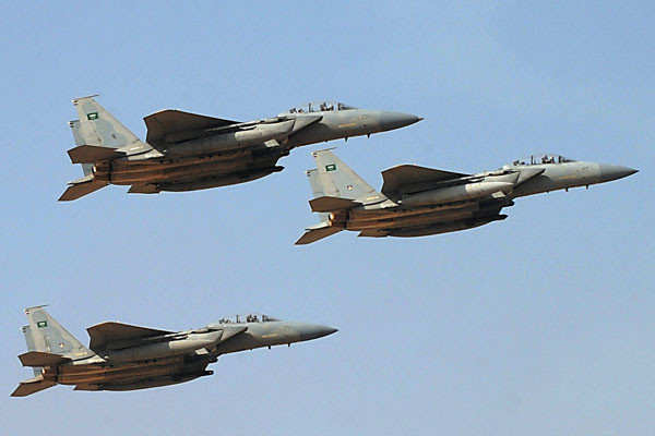 ▲ 예멘 정부를 전복하려는, 시아파 후티 반군 공습에 나서는 사우디아라비아 공군의 F-15S 전폭기. ⓒ이스라엘 하레츠 보도화면 캡쳐