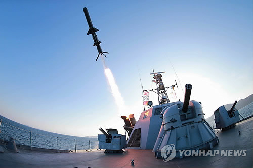 북한의 새 함대함 미사일 발사 장면. ⓒ연합뉴스DB