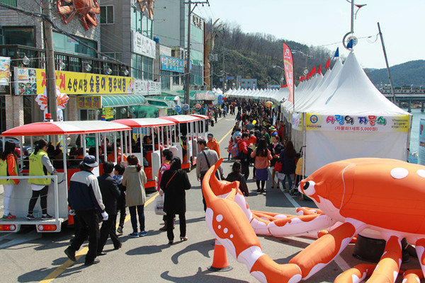 ▲ 사진은 지난해 열린 영덕대게축제 현장 모습.ⓒ영덕군 제공