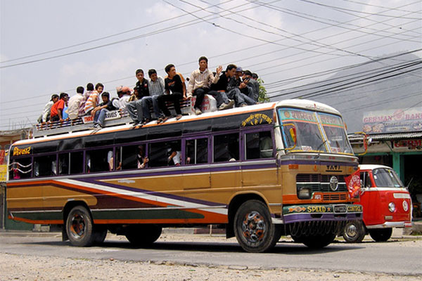 ▲ 네팔의 일반적인 버스 여행 모습. '플릭커'에 소개된 사진 가운데 하나다. 사진과 사고는 직접적인 연관이 없다. ⓒ사진 공유사이트 '플릭커' 캡쳐
