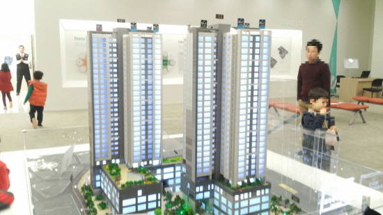 ▲ '래미안 프리미어팰리스' 단지 모형도.ⓒ뉴데일리경제