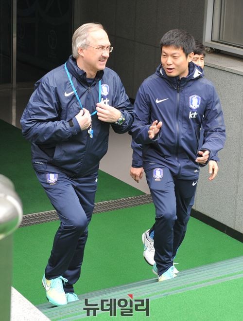▲ 울리 슈틸리케 감독(왼쪽).ⓒ뉴데일리 이종현 사진기자
