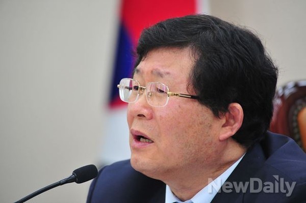 ▲ 국회 교육문화체육관광위원장인 새정치민주연합 설훈 의원이 북한의 천안함 폭침에 대해 "북한의 소행이 아닐 수 있다"고 밝혀 논란이 확산되고 있다. ⓒ뉴데일리