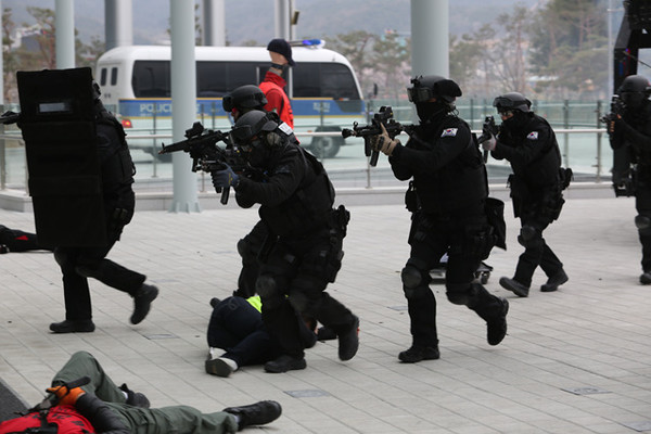 ▲ 경북지방청이 1일 유관기관 합동 대테러 모의훈련을 실시했다.ⓒ경북지방경찰청 제공