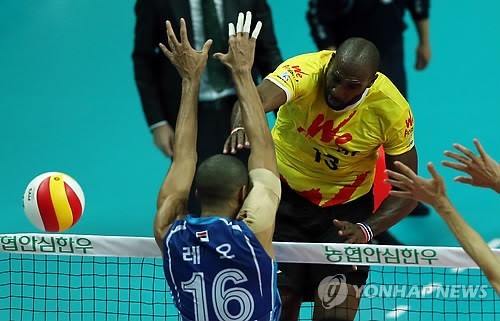 ▲ 시몬과 레오의 맞대결.ⓒ연합뉴스