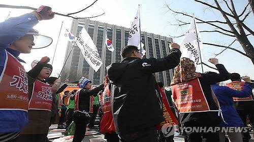 ▲ 노사정 대표들이 연일 심야회동을 갖고 있지만 좀체 진전을 보지 못해 결렬 우려를 낳고 있다ⓒ