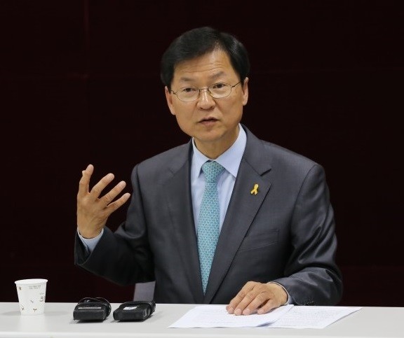 ▲ 4.29 광주 서구을에 출마한 천정배 후보가 지난 7일 광주시의회에서 기자회견을 열어 기자들의 질문에 답하고 있다.  ⓒ천정배 후보 블로그