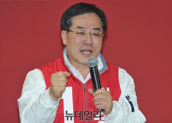 ▲ 4.29 재보선 광주 서구을에 출마한 새누리당 정승 후보가 지난달 31일 여의도 새누리당 당사에서 열린 공약발표회에서 공약을 발표하고 하고 있다. ⓒ뉴데일리 이종현 기자