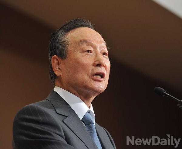 ▲ 지난해 11월 새정치연합 권노갑 상임고문이 헌정기념관에서 열린 출판기념회에서 답사를 하고 있다. ⓒ뉴데일리 정재훈 기자