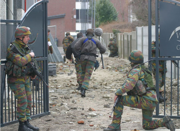 ▲ 시가전 훈련 중인 벨기에 육군. 벨기에 군은 그 수는 적지만 NATO 회원국 가운데서 손꼽히는 전력이다. ⓒ벨기에 에그몽 연구소 홈페이지 캡쳐