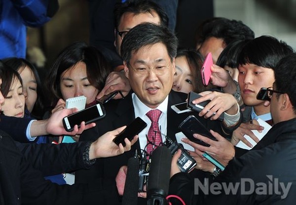 ▲ 정개특위 전체회의를 앞둔 회동에서 선거구 획정안 수정불가에 합의한 새누리당 정문헌 의원. ⓒ뉴데일리 이미화 기자