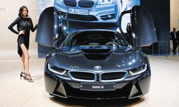 ▲ BMW가 서울모터쇼에서 선보인 PHEV 모델 i8 ⓒ삼성SDI