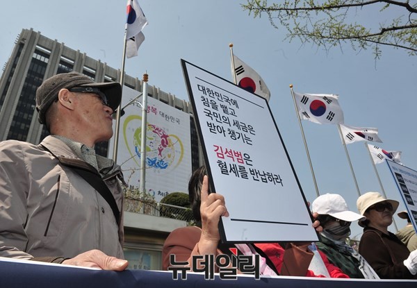 ▲ 지난 1일 제1회 4.3평화상을 수상한 김석범 전 조선신보 기자는 